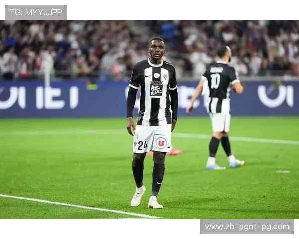 新赛季法甲谍照球衣发布及分析