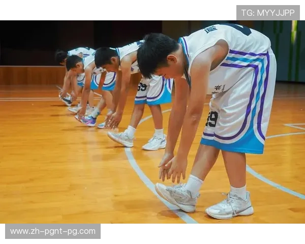 详述篮球比赛中篮板球技术动作要领及提升训练技巧